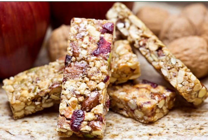 Granola bars with dried fruit